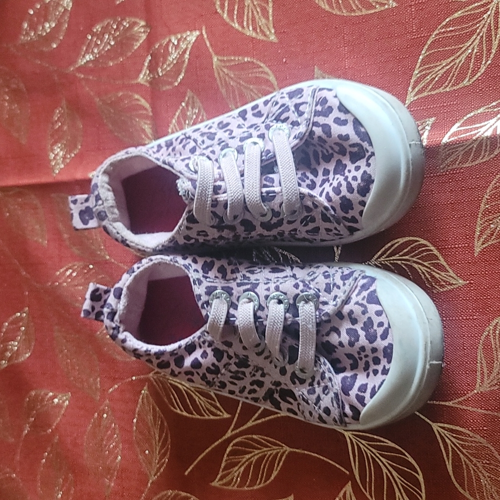 Blowfish brand, purple girls size 6 (runs small)in toddlers
